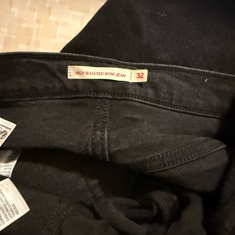 LEVI high waisted mom jeans